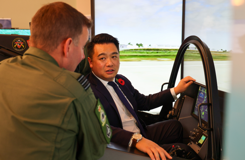 Local MP Alan Mak thanks RAF F-35 fighter jet pilots  