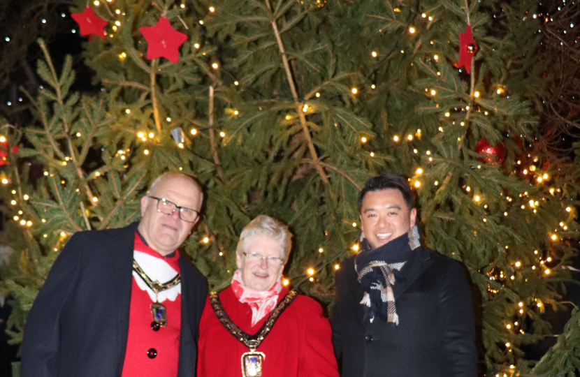 Local MP Alan Mak switches on Emsworth's Christmas Lights