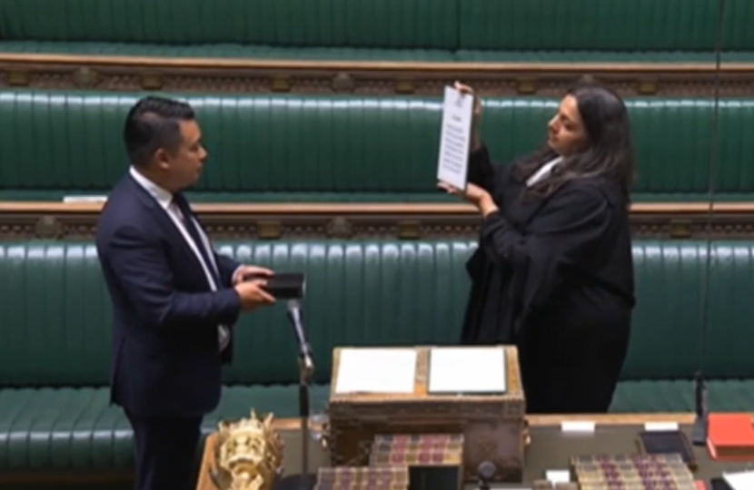 Local MP Alan Mak takes Oath of Allegiance to The King in Parliament