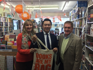 Havant MP Alan Mak shows support for local independents on national Bookshop Day