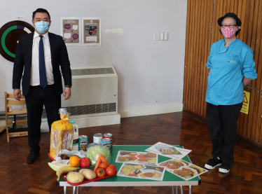 Local MP Alan Mak visited St. Alban’s Primary School in West Leigh to see how Government funding has provided meals for local pupils.