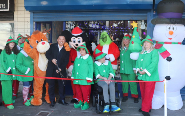 Local MP Alan Mak opens Leigh Park Christmas Grotto 2023 at the Greywell Centre