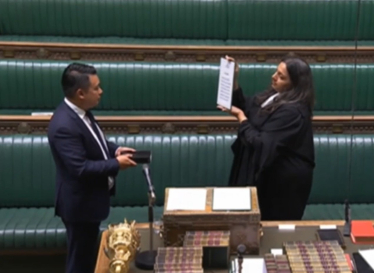 Local MP Alan Mak takes Oath of Allegiance to The King in Parliament